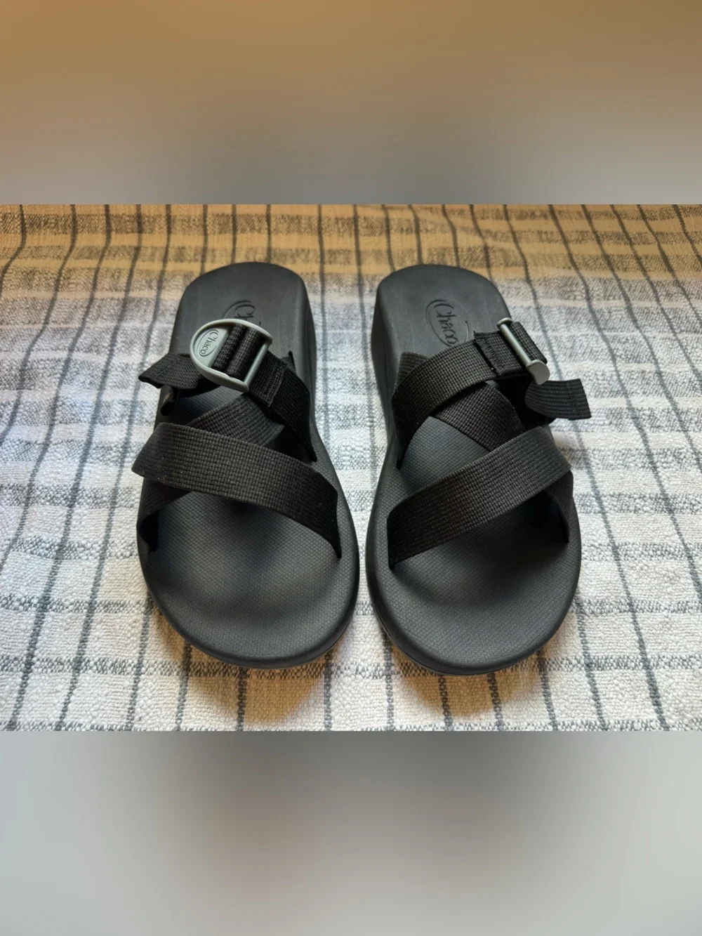 Chaco Men’s CushZ Slides in Black NWOT